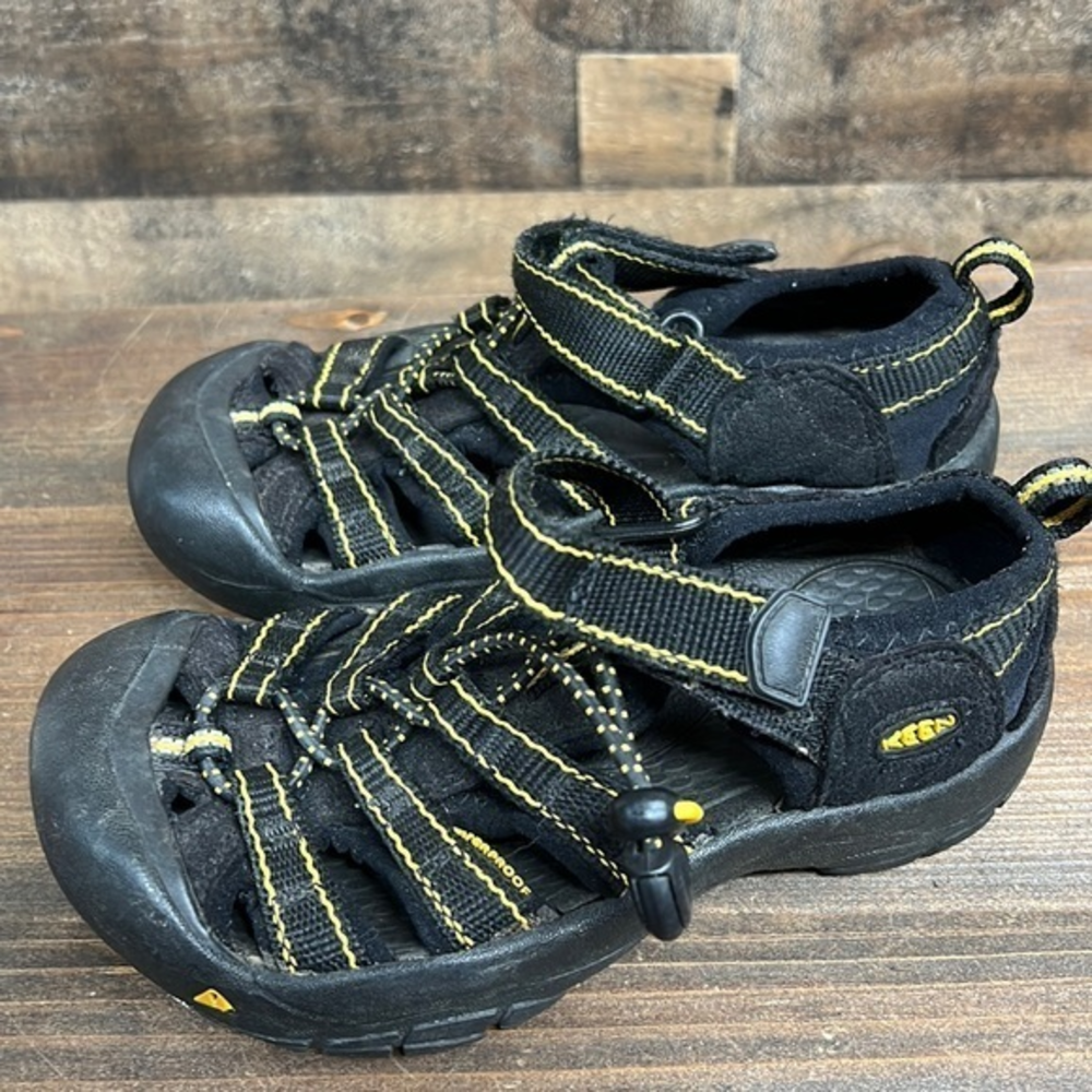 Keen black‎ and yellow waterproof outdoor sandals Kids Size 12